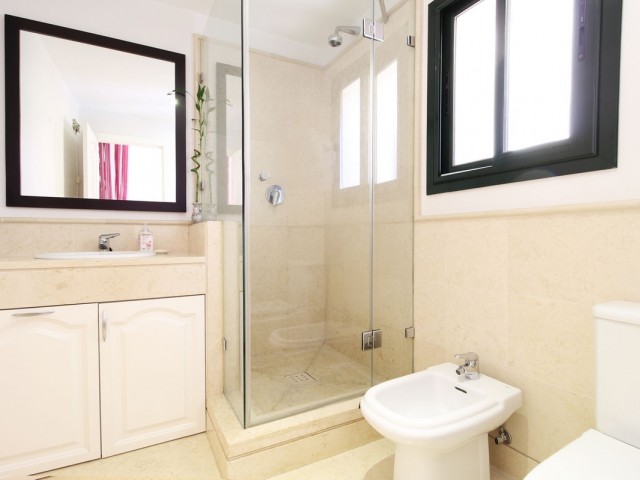 3 Bedrooms Apartment in Benahavís