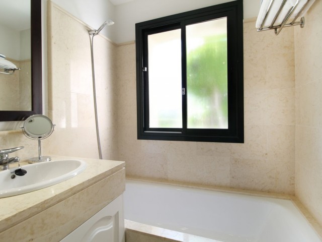 3 Bedrooms Apartment in Benahavís