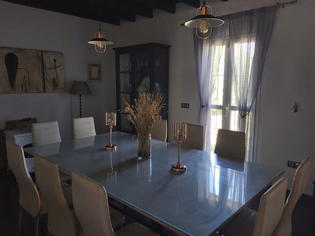 Villa avec 4 Chambres  à El Campamento