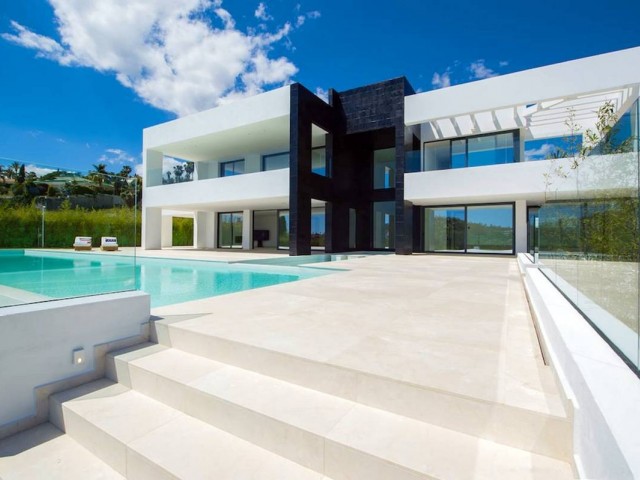 Villa avec 5 Chambres  à Nueva Andalucía
