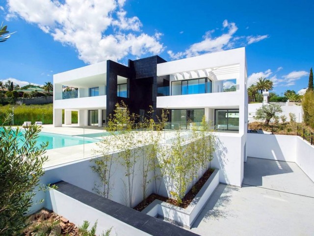 Villa avec 5 Chambres  à Nueva Andalucía