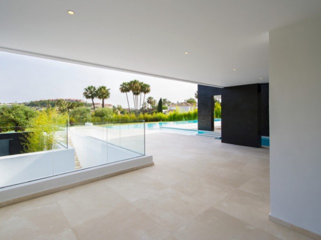 Villa avec 5 Chambres  à Nueva Andalucía