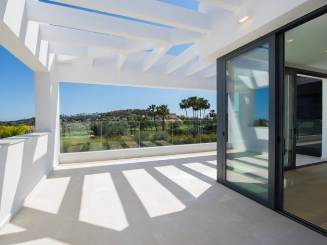 Villa avec 5 Chambres  à Nueva Andalucía