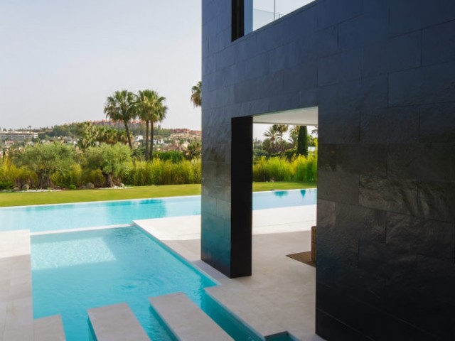 Villa avec 5 Chambres  à Nueva Andalucía