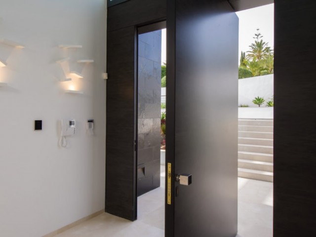 Villa avec 5 Chambres  à Nueva Andalucía
