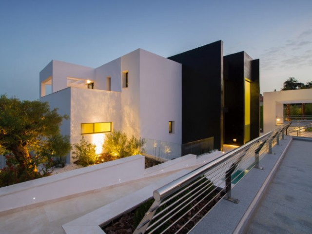 Villa avec 5 Chambres  à Nueva Andalucía