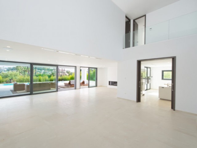 Villa avec 5 Chambres  à Nueva Andalucía