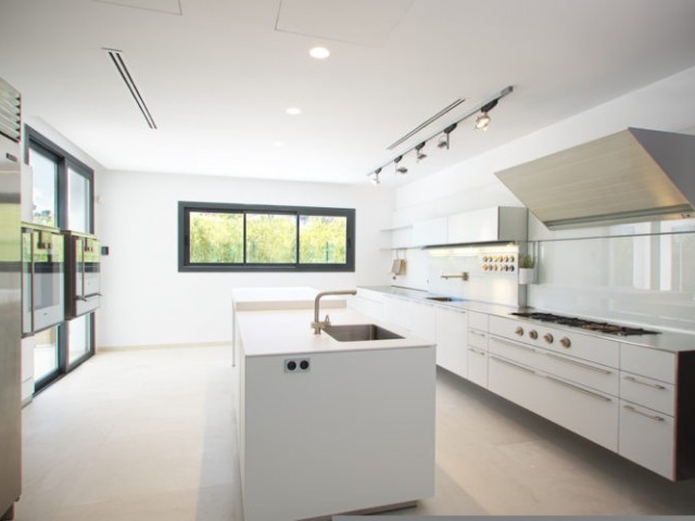 Villa avec 5 Chambres  à Nueva Andalucía