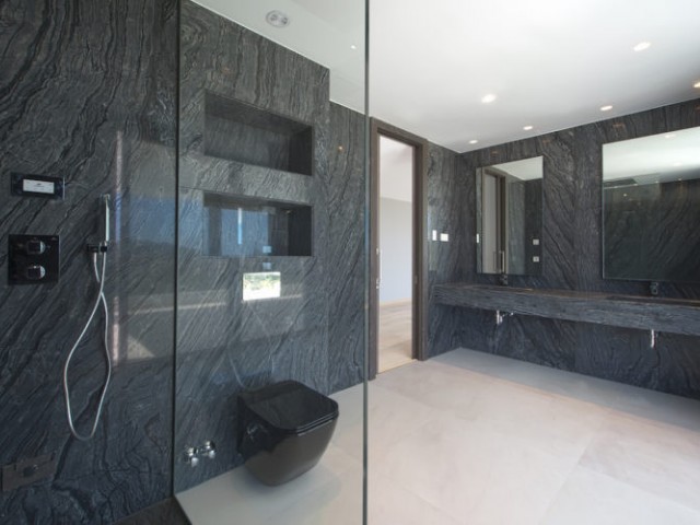 Villa avec 5 Chambres  à Nueva Andalucía