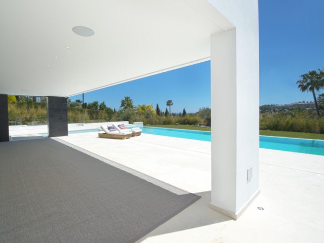 Villa avec 5 Chambres  à Nueva Andalucía