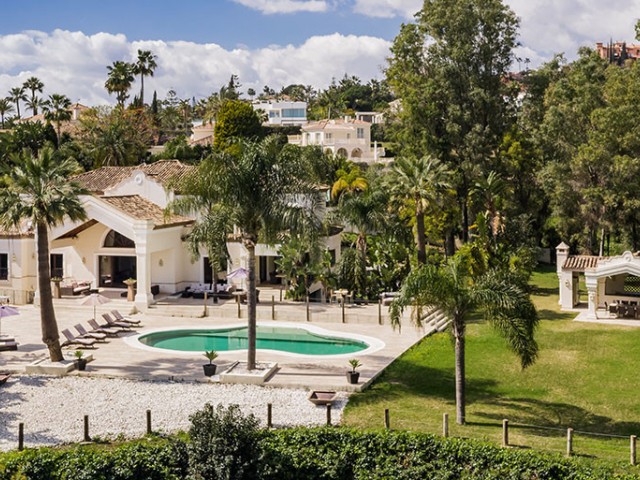 Villa avec 6 Chambres  à Nueva Andalucía