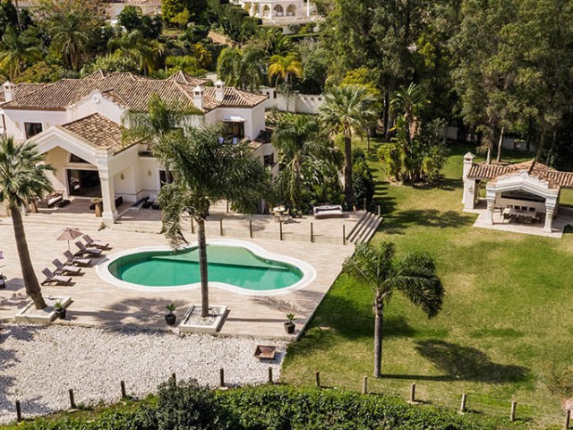 Villa avec 6 Chambres  à Nueva Andalucía
