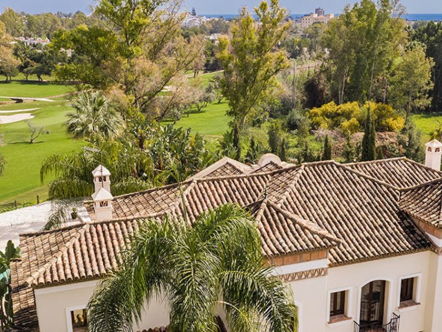 Villa avec 6 Chambres  à Nueva Andalucía