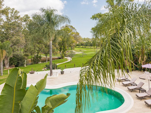 Villa avec 6 Chambres  à Nueva Andalucía