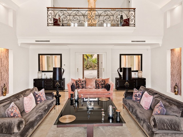 Villa avec 6 Chambres  à Nueva Andalucía