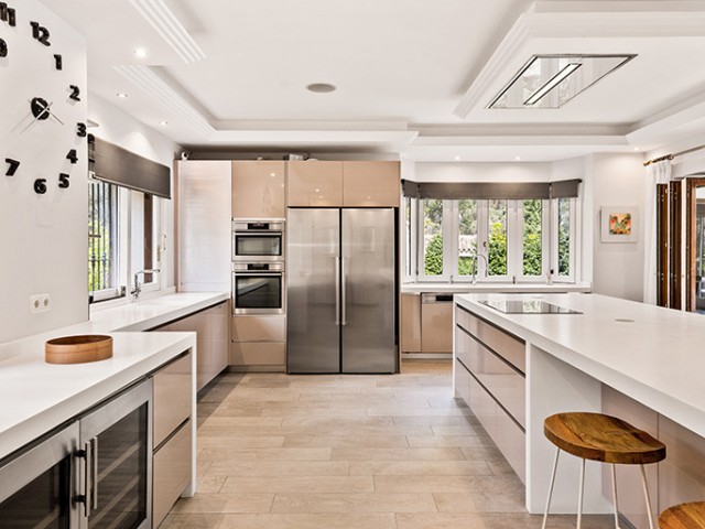 Villa avec 6 Chambres  à Nueva Andalucía