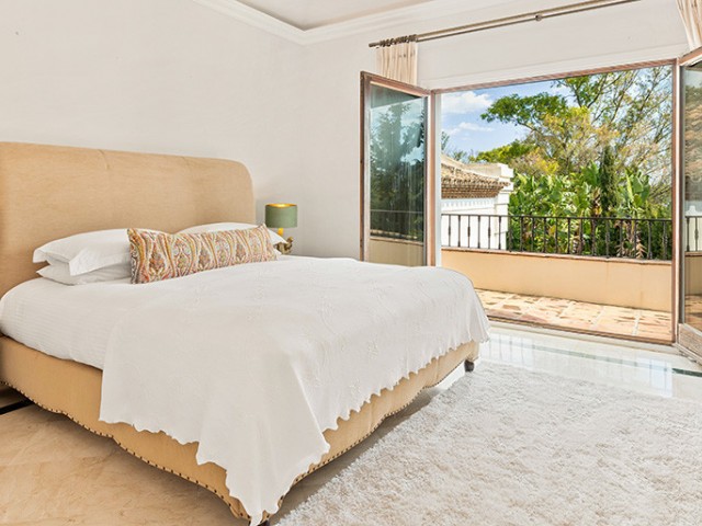 Villa avec 6 Chambres  à Nueva Andalucía