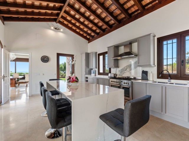 5 Bedrooms Villa in Sotogrande