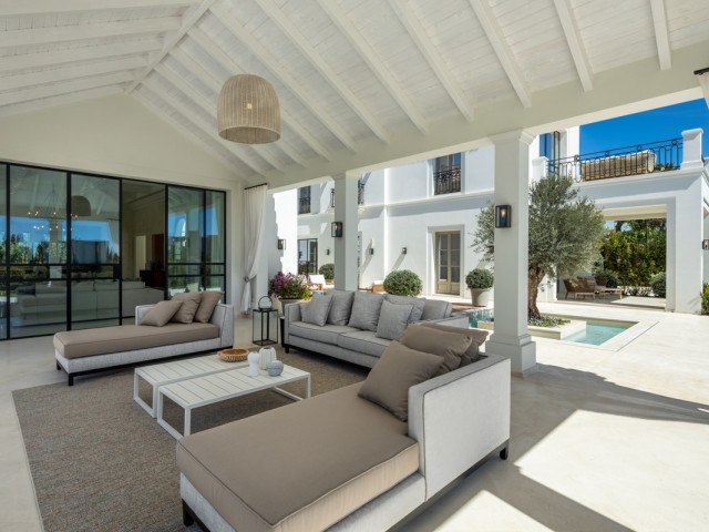 Villa avec 6 Chambres  à Nueva Andalucía