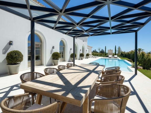 Villa avec 6 Chambres  à Nueva Andalucía