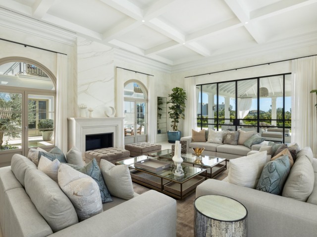 Villa avec 6 Chambres  à Nueva Andalucía