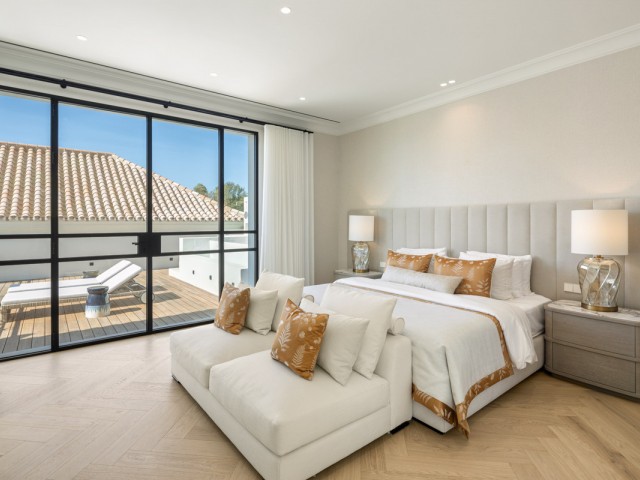 Villa avec 6 Chambres  à Nueva Andalucía