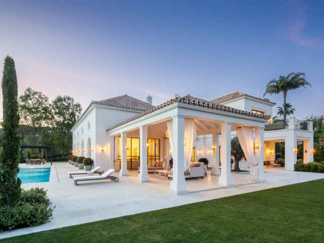 Villa avec 6 Chambres  à Nueva Andalucía