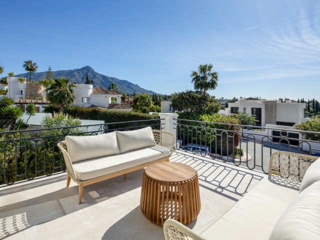 Villa avec 6 Chambres  à Nueva Andalucía