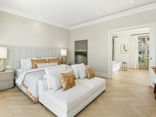 Villa avec 6 Chambres  à Nueva Andalucía