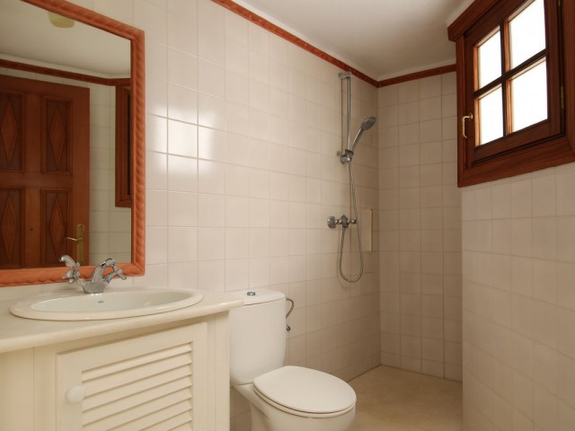 3 Slaapkamer Rijtjeshuis in Guadalmina Baja