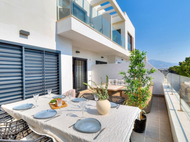 Maison mitoyenne avec 3 Chambres  à Fuengirola