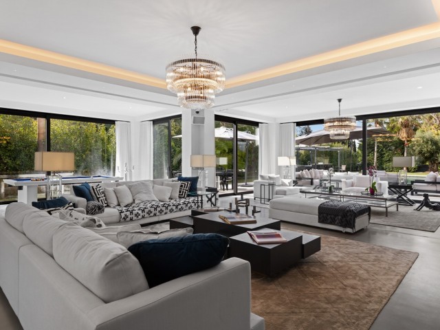 Villa avec 6 Chambres  à Guadalmina Baja