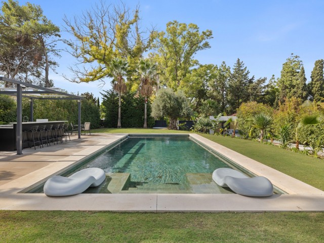 Villa avec 6 Chambres  à Guadalmina Baja