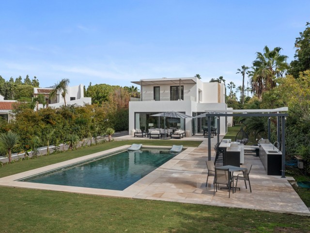 Villa avec 6 Chambres  à Guadalmina Baja