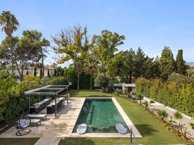 Villa avec 6 Chambres  à Guadalmina Baja