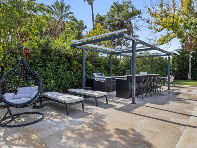 Villa avec 6 Chambres  à Guadalmina Baja