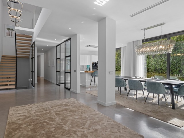 Villa avec 6 Chambres  à Guadalmina Baja