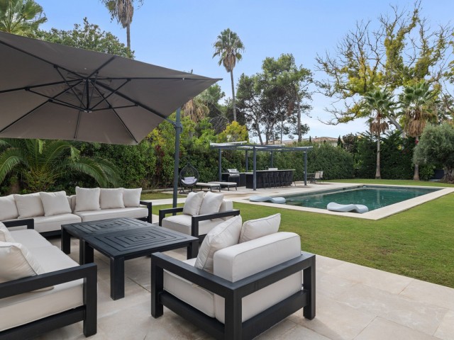 Villa avec 6 Chambres  à Guadalmina Baja