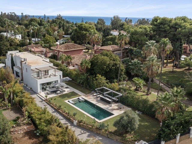 Villa avec 6 Chambres  à Guadalmina Baja