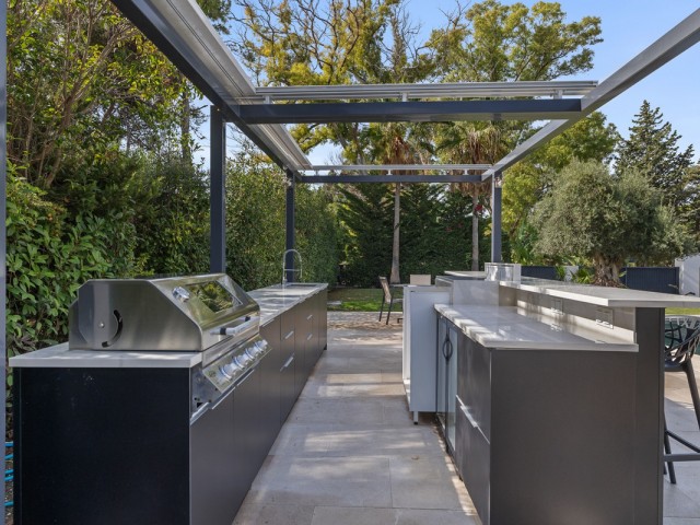 Villa avec 6 Chambres  à Guadalmina Baja
