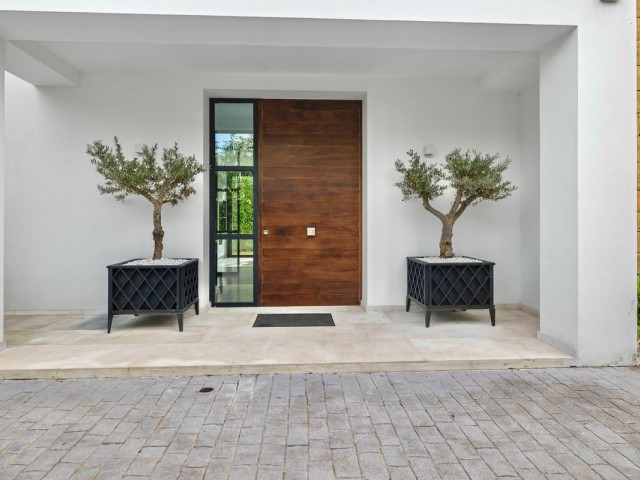 Villa avec 6 Chambres  à Guadalmina Baja