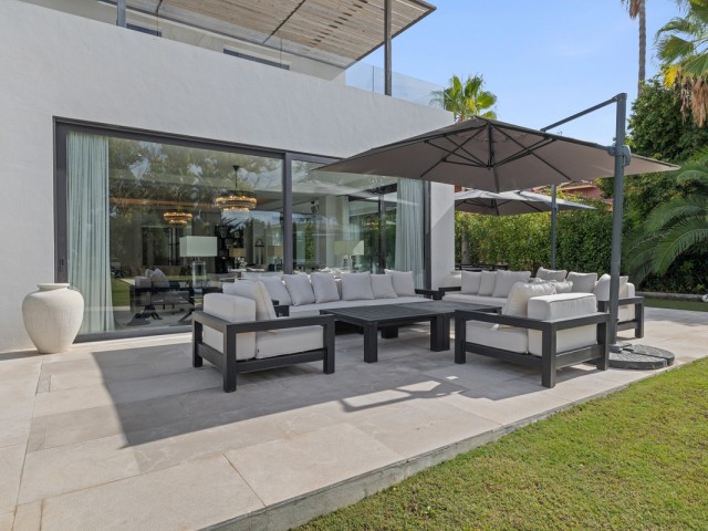 Villa avec 6 Chambres  à Guadalmina Baja