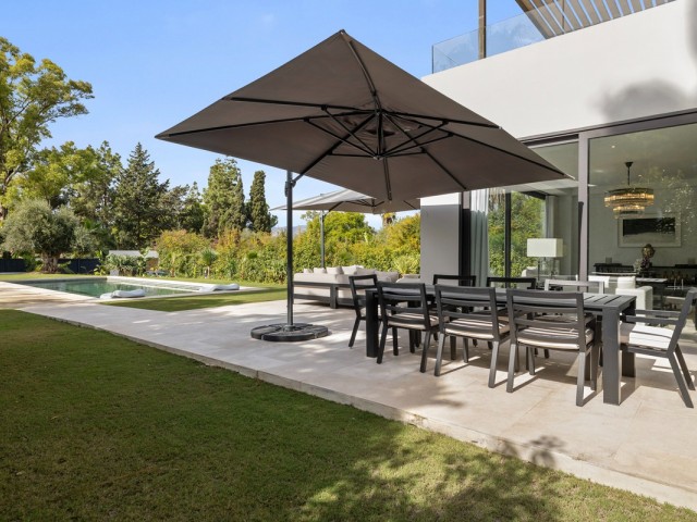Villa avec 6 Chambres  à Guadalmina Baja