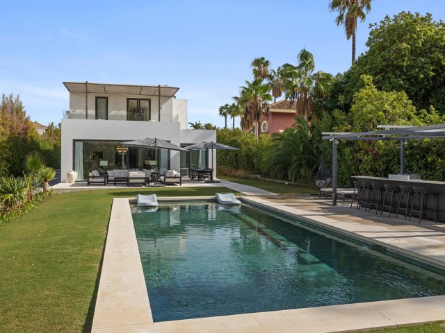 Villa avec 6 Chambres  à Guadalmina Baja