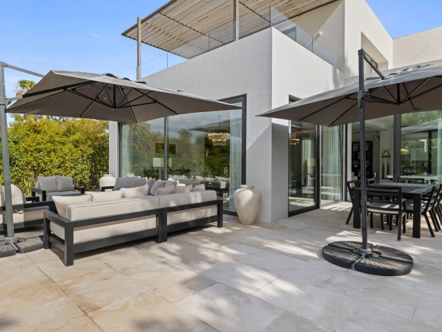 Villa avec 6 Chambres  à Guadalmina Baja