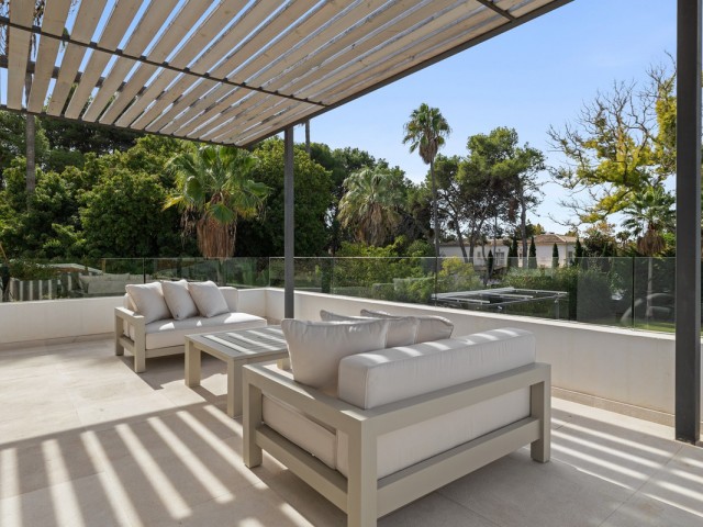 Villa avec 6 Chambres  à Guadalmina Baja