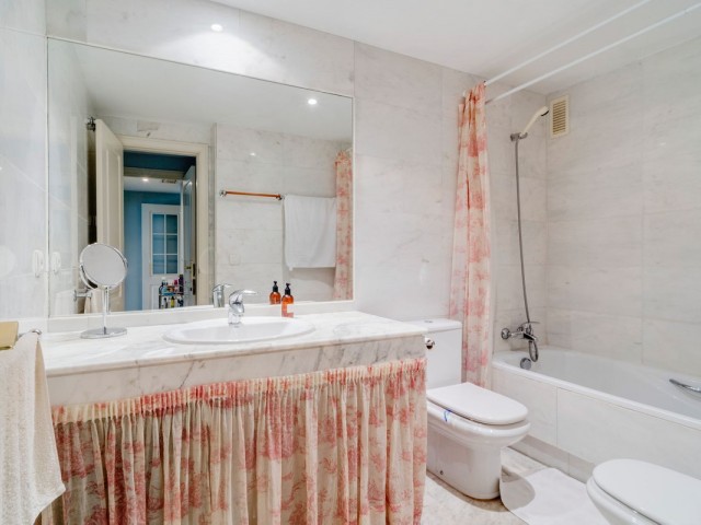 2 Schlafzimmer Apartment in Bahía de Marbella