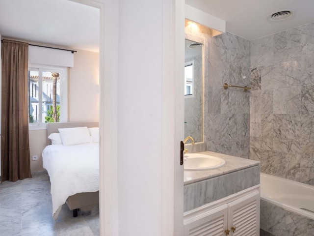 3 Bedrooms Apartment in Puerto Banús