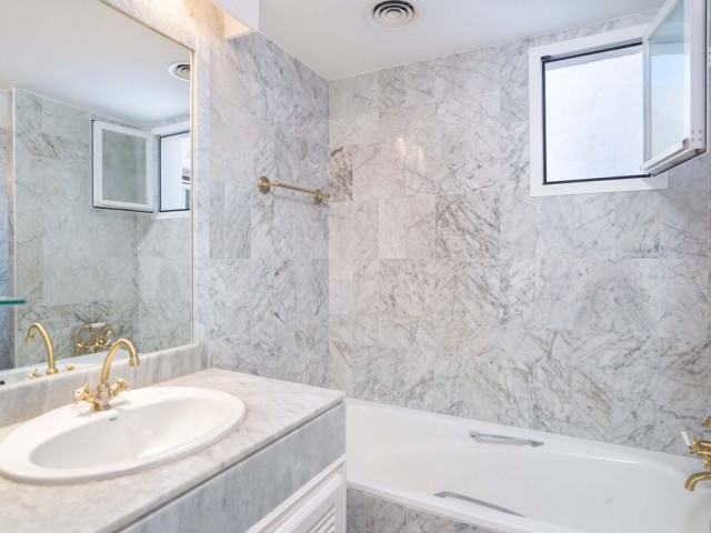 3 Bedrooms Apartment in Puerto Banús