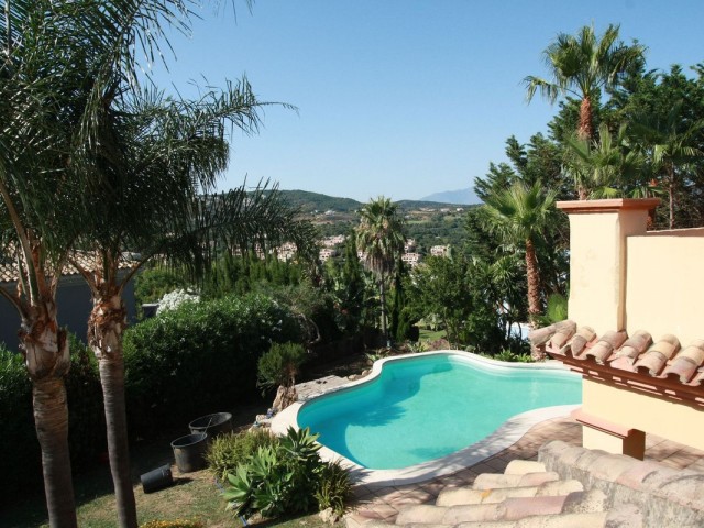4 Bedrooms Villa in Sotogrande Alto